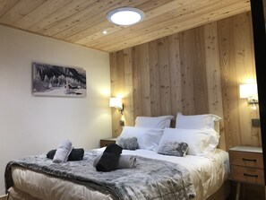 2 bedrooms, soundproofing, free WiFi, bed sheets - Beautiful apartment T3-60m2 Meribel center (Méribel)
