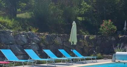 Maison de vacance avec piscine exterieur chauffée en saison jusqu'à 6 personnes.