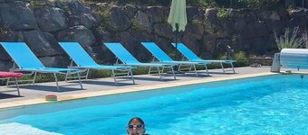 Holiday house with outdoor pool heated in season up to 6 people.