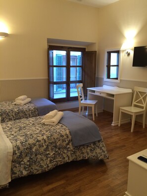 1 bedroom, iron/ironing board, WiFi, bed sheets - Delightful studio apartment right in the center (Firenze)