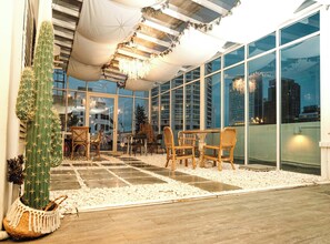 Café - Capital O 91202 Wow Hotel (George Town)