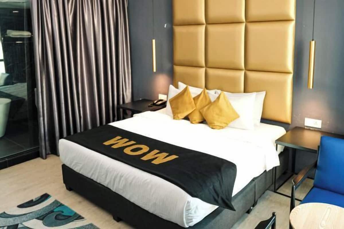 Premium bedding, free minibar items, in-room safe