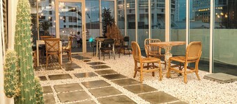 Capital O 91202 Wow Hotel