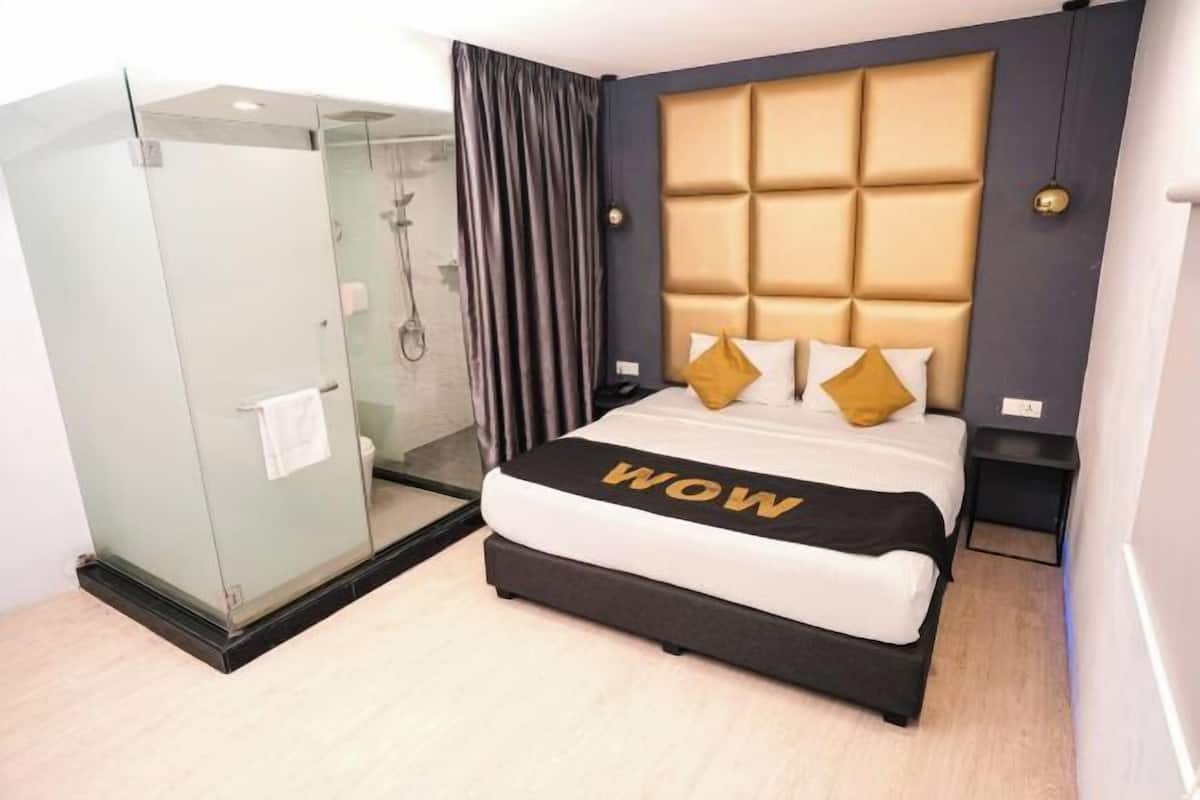 Premium bedding, free minibar items, in-room safe