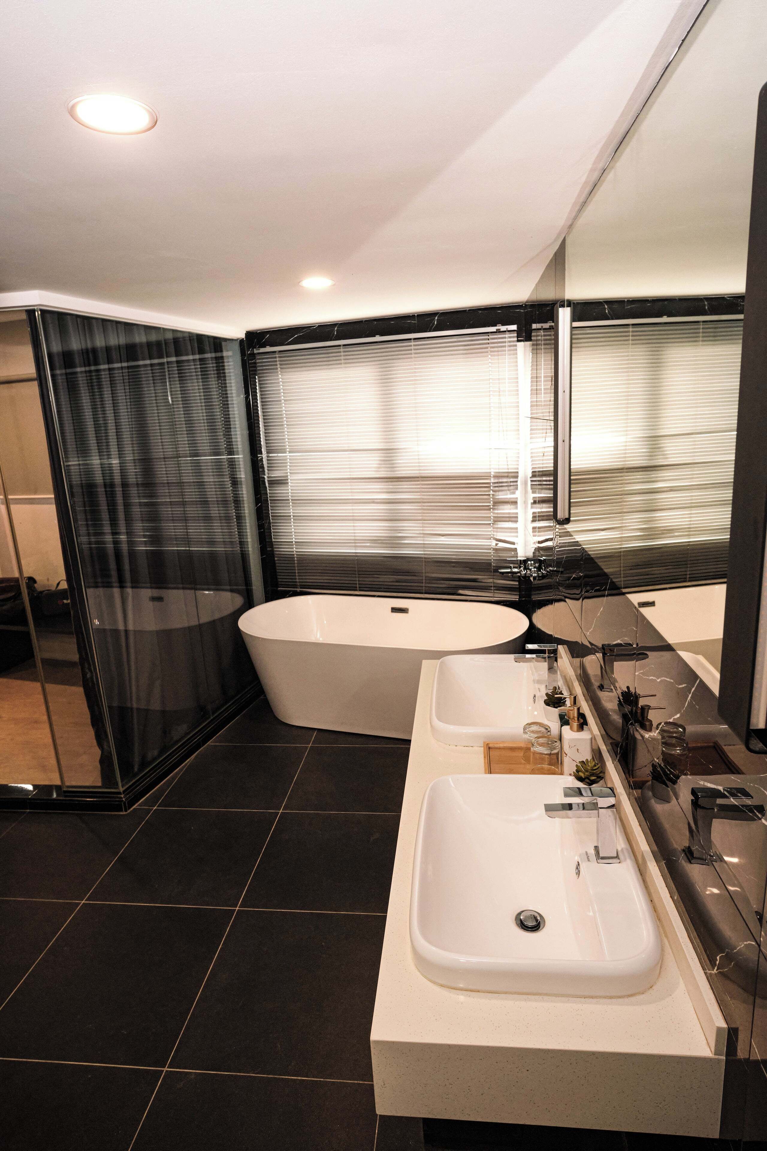 presidential suite | bathroom | shower, free toiletries, hair dryer, bathrobes