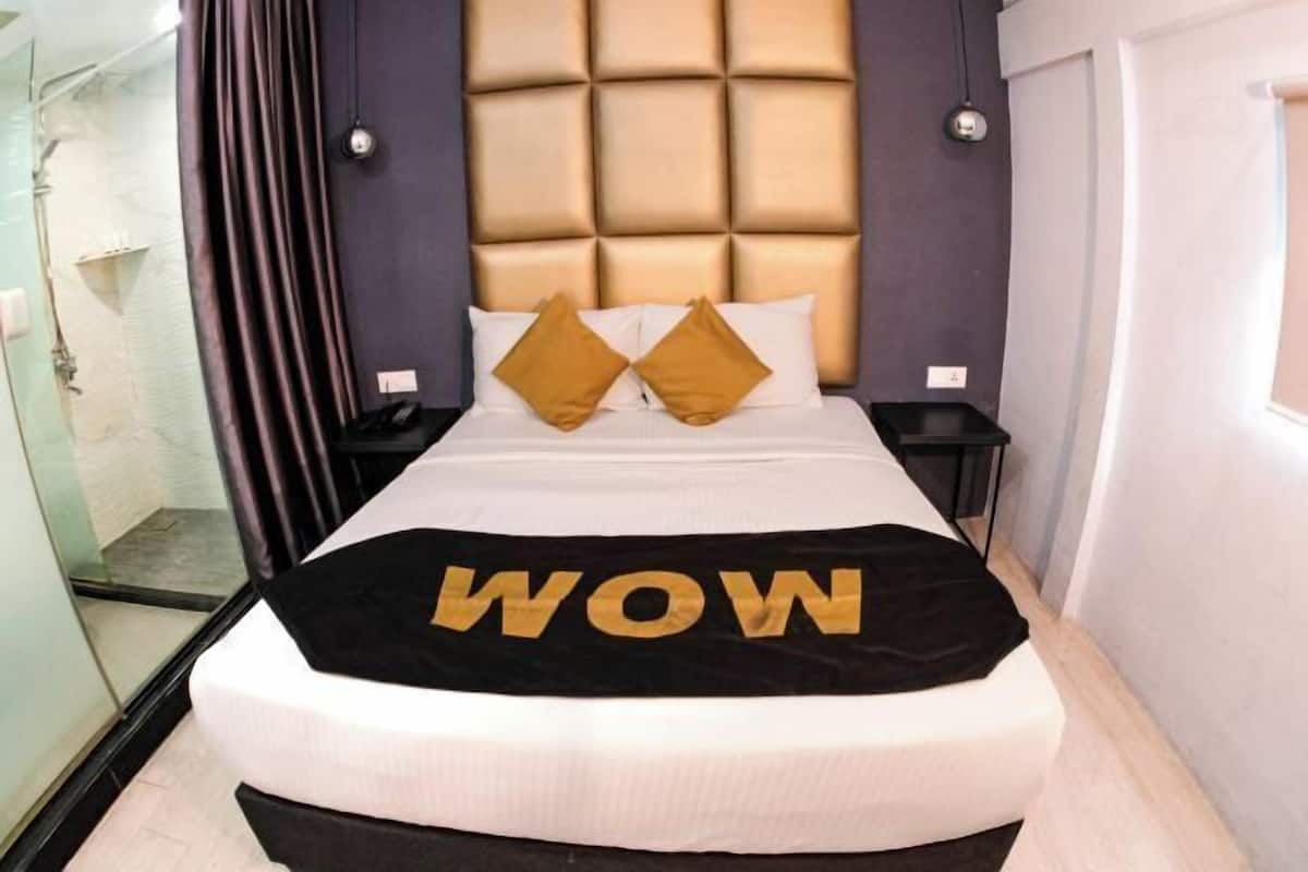 Premium bedding, free minibar items, in-room safe