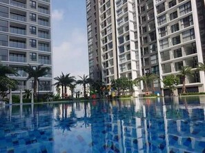 Outdoor pool - Cozy 2BR 33rd floor# Vinhomes Skylake# near Keangnam# My Dinh area (Hanoi)