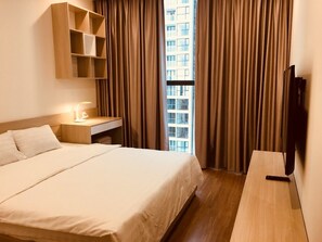 2 bedrooms, desk, iron/ironing board, WiFi