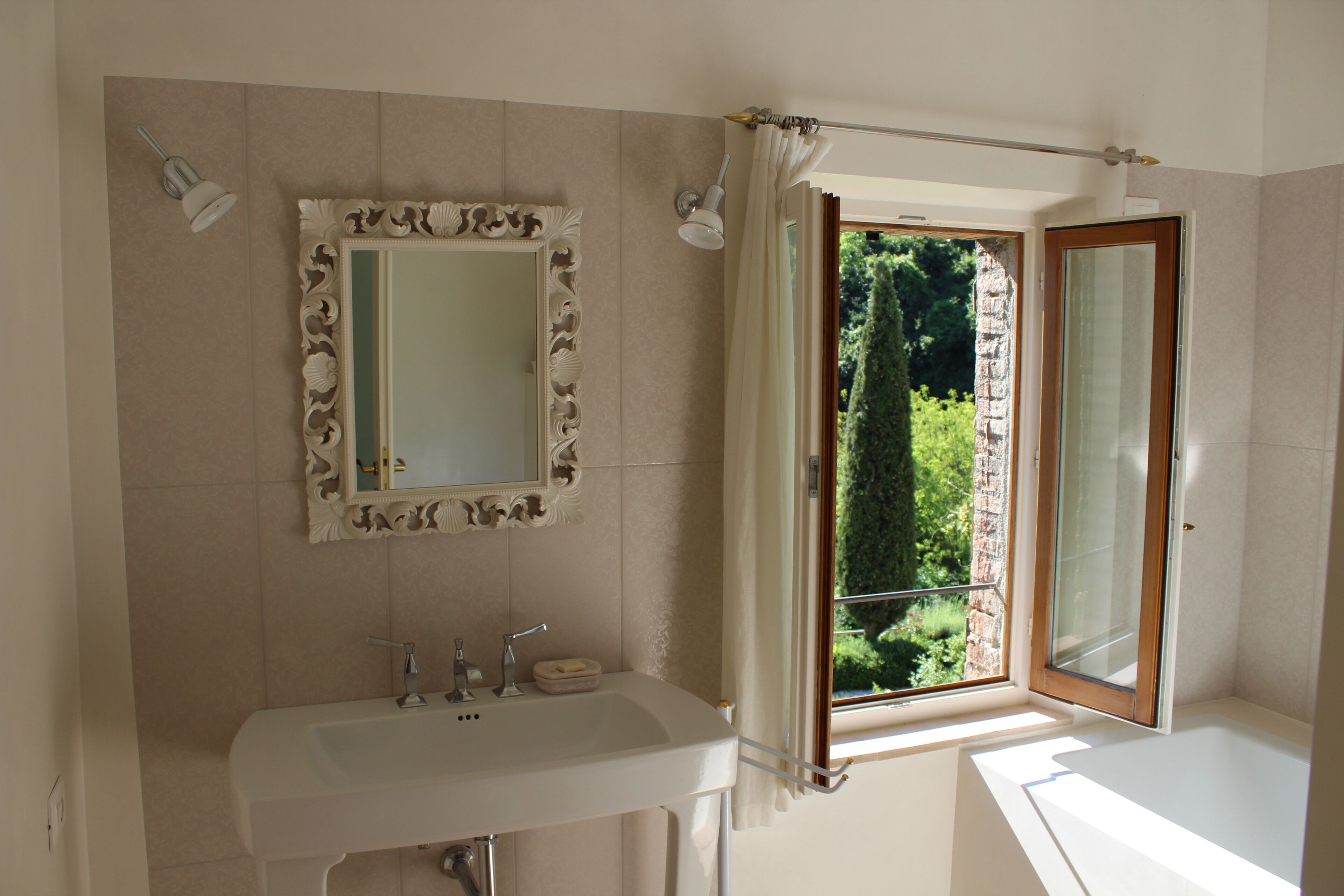 Badewanne, Haartrockner, Bidet, Handtücher