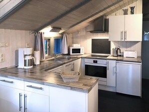 Kühlschrank, Mikrowelle, Ofen, Geschirrspüler