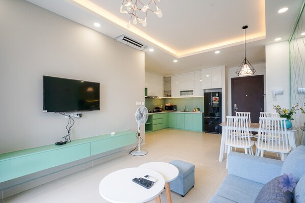 LCD TV - Yesterday Once More, Airport Luxury Apts W/Free Gym & Pool (Ho Chi Minh)