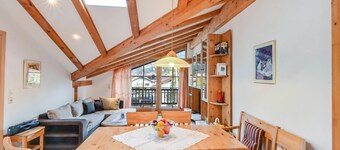 Katharinenhof Holiday Apartment "Zugspitze" with Balcony, Mountain View & Wi-Fi