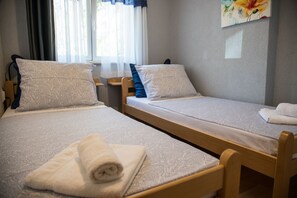 2 Schlafzimmer, BĂŒgeleisen/BĂŒgelbrett, WLAN, BettwĂ€sche