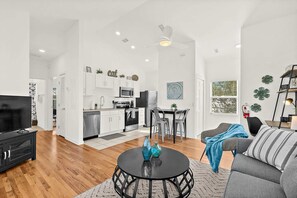 TV, offices - Downtown Bungalow- Walk to Downtown, Mins to Beach (St. Augustine)