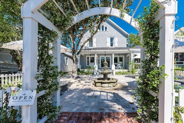 Exterior - Downtown Bungalow- Walk to Downtown, Mins to Beach (St. Augustine)