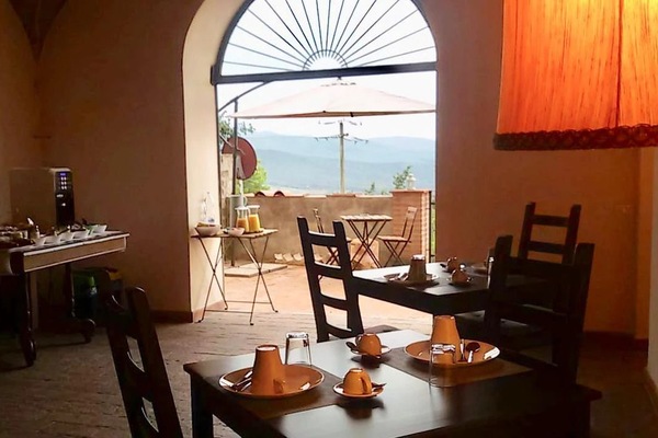 Ilmainen päivittäinen mannermainen aamiainen