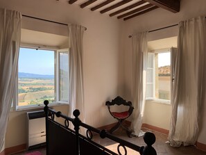 Caja de seguridad en la habitación y decoración personalizada 