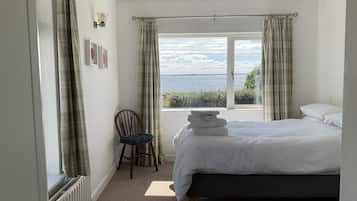 4 habitaciones, tabla de planchar con plancha y cuna de viaje