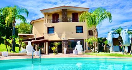 VILLA GRISI with swimming pool and independent garden