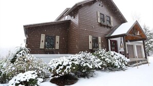 Exterior - Deluxe Private 4 Bed Home, Pet Friendly near WV! (Thornton)