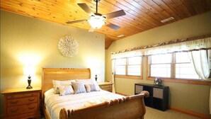 5 bedrooms, WiFi - Deluxe Private 4 Bed Home, Pet Friendly near WV! (Thornton)
