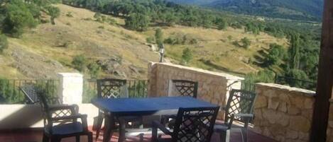 تناول الطعام بالخارج