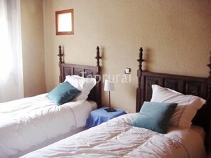 4 Schlafzimmer, Bügeleisen/Bügelbrett