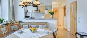 Katharinenhof holiday apartment "Alpspitz" with Balcony, Mountain View & Wi-Fi