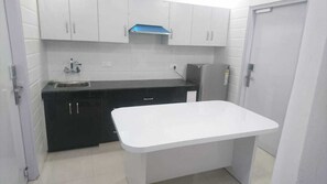 Deluxe Double Room, Non Smoking, City View | Private kitchenette