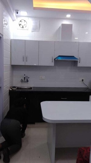 Deluxe Double Room, Non Smoking, City View | Private kitchen