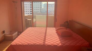 2 bedrooms, iron/ironing board, bed sheets, wheelchair access