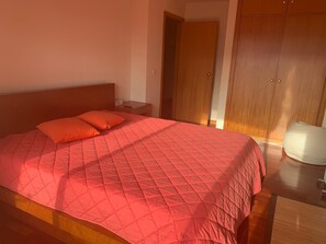 2 Schlafzimmer, Bügeleisen/Bügelbrett, Bettwäsche, Rollstuhlgeeignet