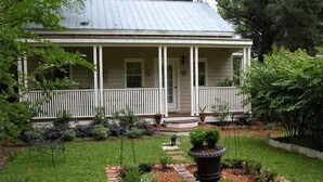 Cottage | Laptop workspace, blackout drapes, iron/ironing board, WiFi (free) - Flowertown Bed and Breakfast (Summerville)