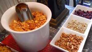 Free local cuisine breakfast on weekends - Flowertown Bed and Breakfast (Summerville)