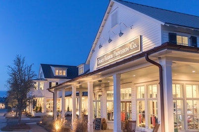 Ballast Point Bungalow - Waterfront Harmony
