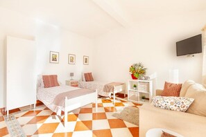1 bedroom, desk, iron/ironing board, free WiFi