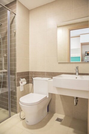 Bathroom - 5m Ben Thanh Bui Vien Central free gym & pool (Hồ Chí Minh)