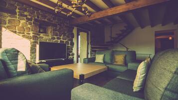 Télévision, cheminée