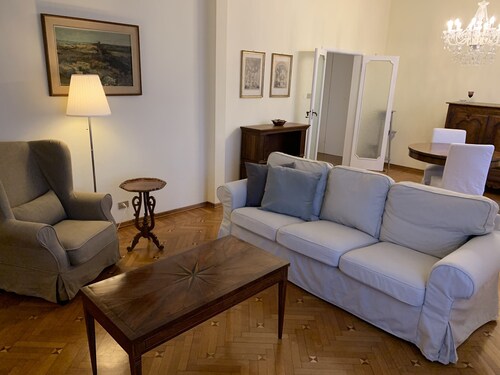 elegant apartment with garden - adjacent historic center and Civil Hospital