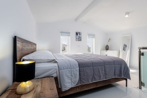 3 bedrooms, in-room safe, desk, iron/ironing board