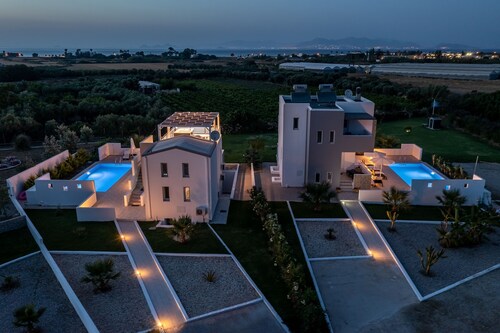 Asteria Pearl Villa 2 with Rooftop Jacuzzi