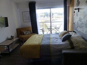 1 chambre, chambres insonorisées, fer et planche à repasser