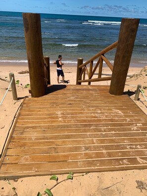 Beach nearby, sun-loungers, beach towels