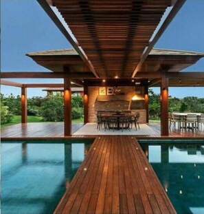 Outdoor dining - House Praia do Forte, High Luxury, 5 suites, decorated, Cond. The sea side, outbuilding (Condomínio Porto das Baleias)