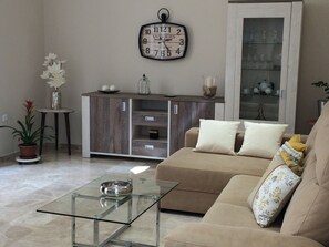 TV, libri, impianto stereo