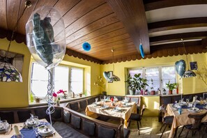 Petit déjeuner continental servi les week-ends (5 EUR par personne)