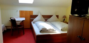 Classic-værelse til 3 personer | Skrivebord, gratis Wi-Fi, sengetøj