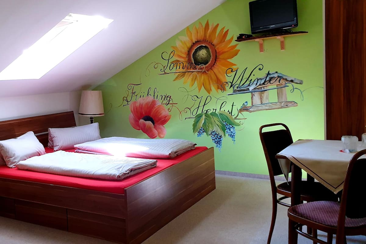 Classic Double Room | Desk, free WiFi, bed sheets