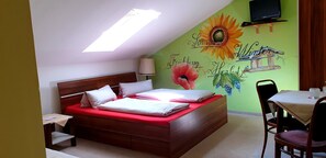 Habitación clásica doble | Escritorio, wifi gratis, ropa de cama