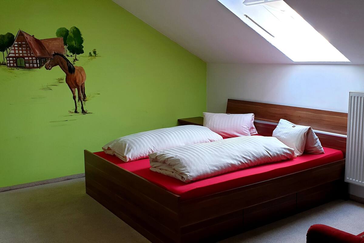 Family Room | Desk, free WiFi, bed sheets